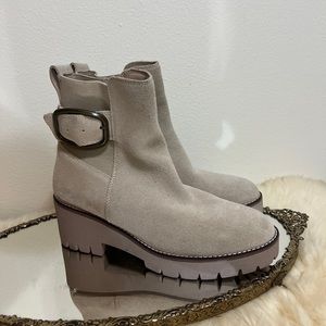 Blondo Dahlia Lug Sole Boots NWOT
